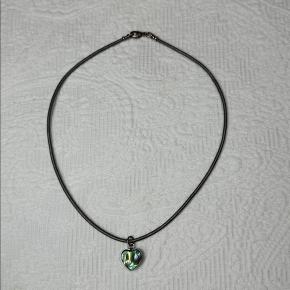 Elegant Heart Pendant Necklace - Picture 3 of 4